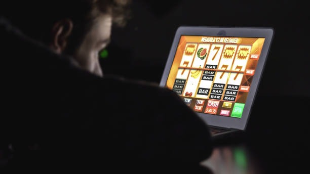 mesin128 Super Sic Bo live dealer table with three dice and betting interface